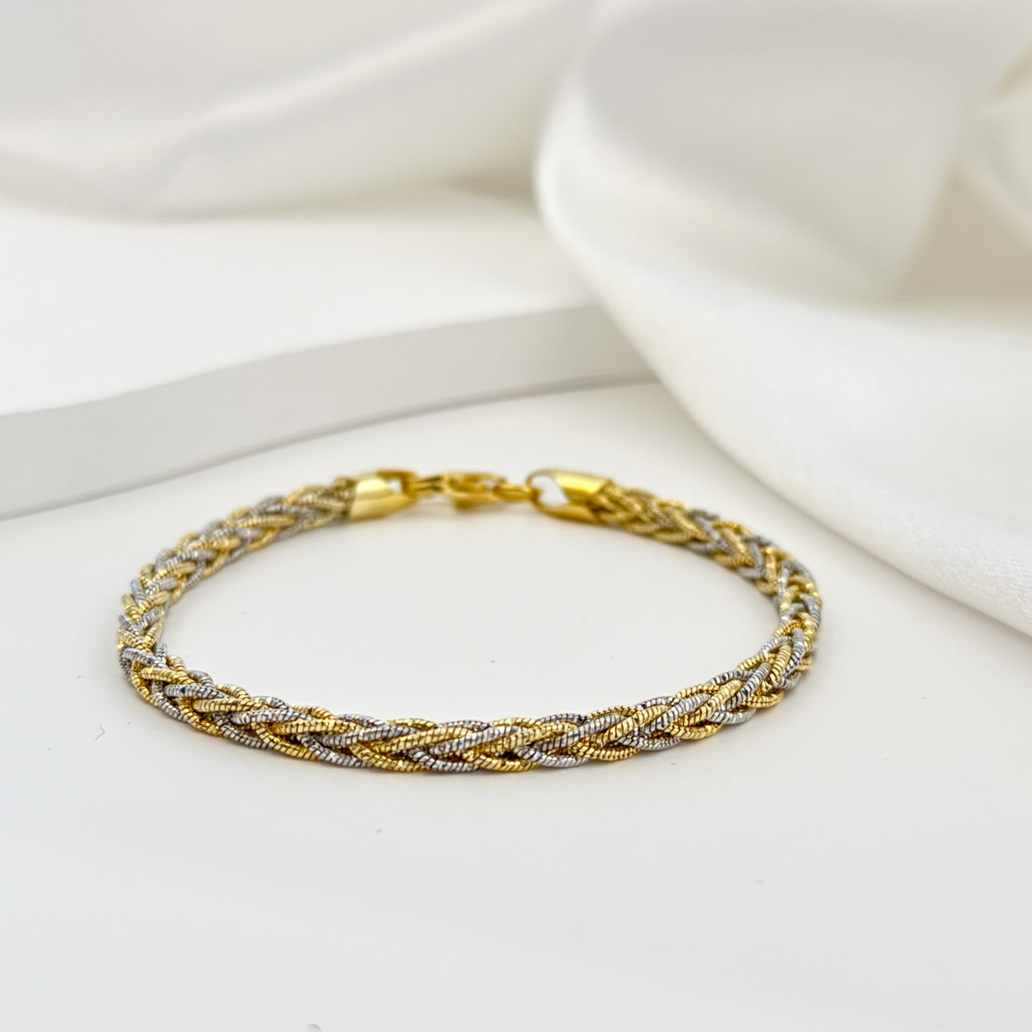 13-R-T0018-8X-YR-020 Bracelet